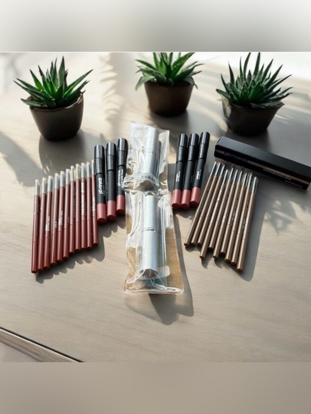 GLO MINERALS LOT – BROW PENCILS, LIP CRAYONS & BRUSH (LOT #33)